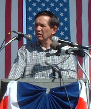 Presidential candidate Dennis Kucinich at Fighting Bob Fest 2003