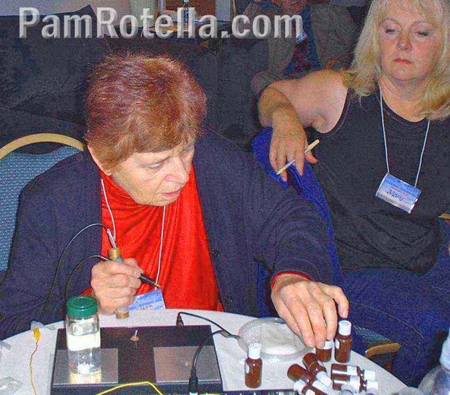 Hulda Clark teaching syncrometer class at 2003 Rife Conference