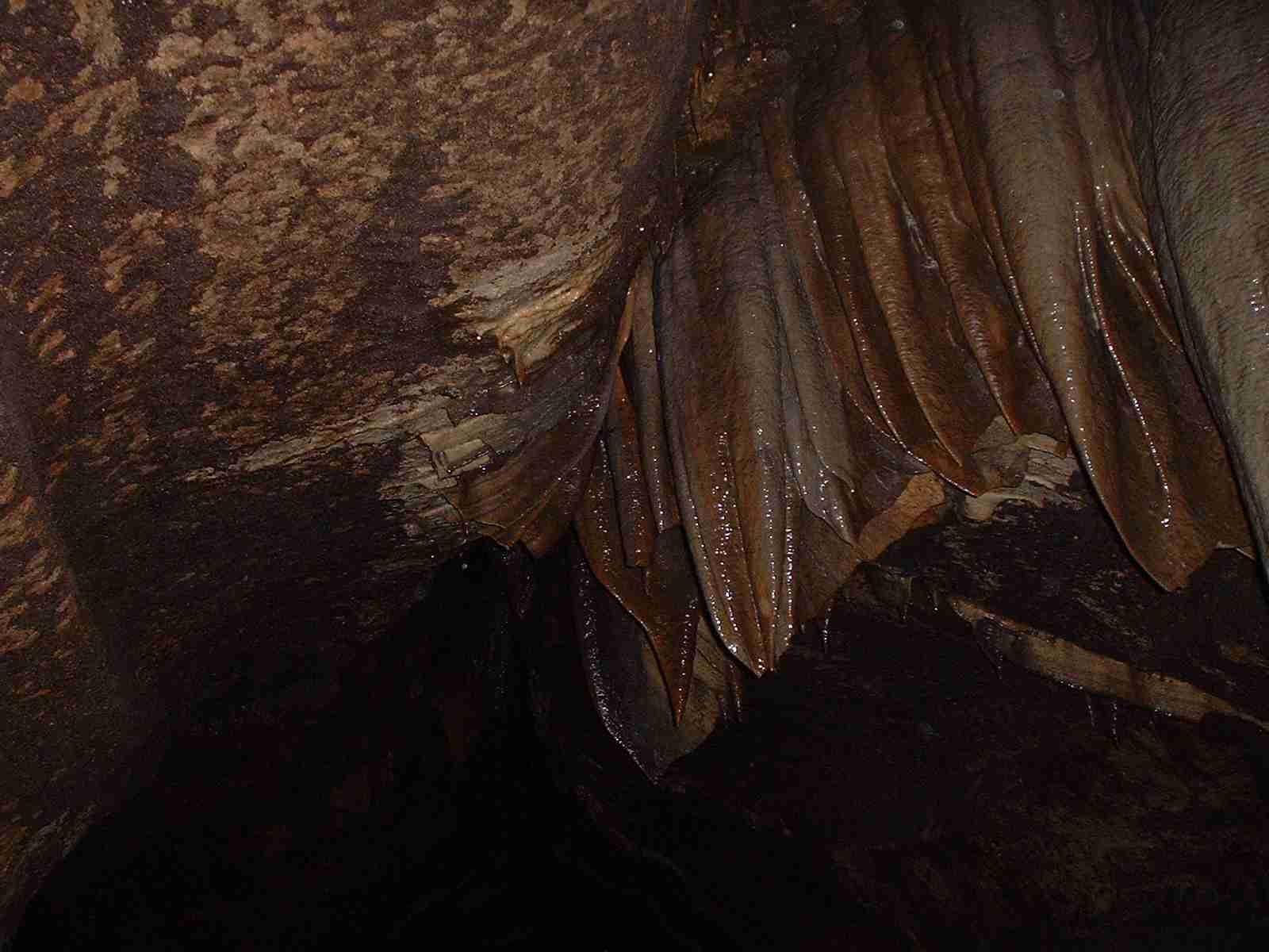 Iron-rich stalactites
