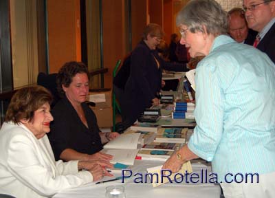 Helen Thomas (far left front) at a book signing in Virginia, August 2007